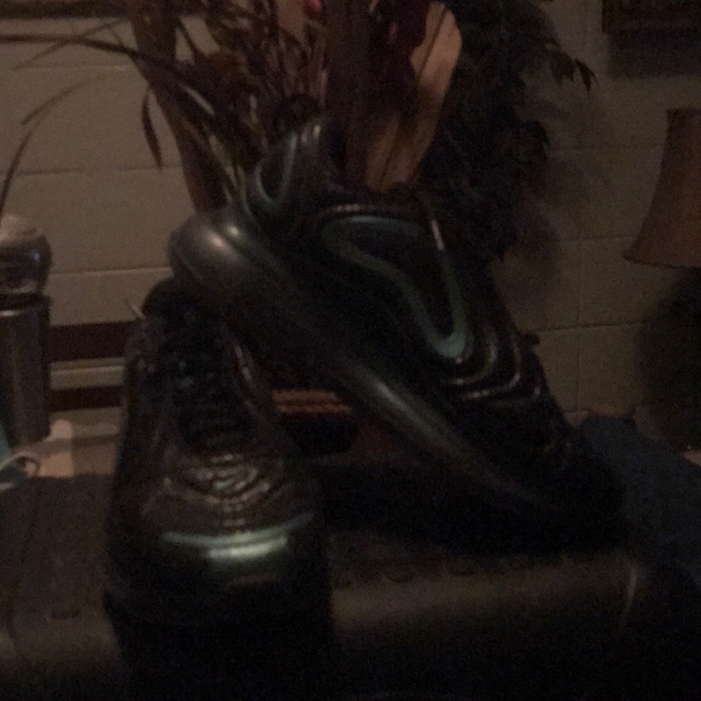 Nike AirMax 720…Black w/ irrediscent blue/green trimming..